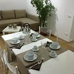The Little House In Апартаменти *