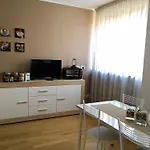 The Little House In Апартаменти