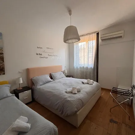 Apartament The Little House In